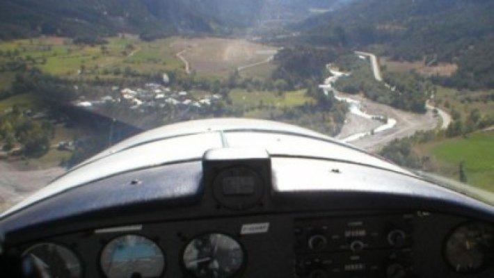 Un avion de mici dimensiuni s-a prăbuşit în Germania. Patru persoane şi-au pierdut viaţa